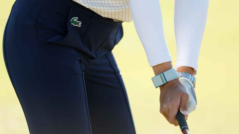 5 considerations when learning how to grip the golf club