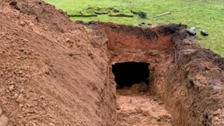 Sinkhole opens at historic golf course, revealing a stunning find Sinkhole opens at historic golf course, revealing a stunning find